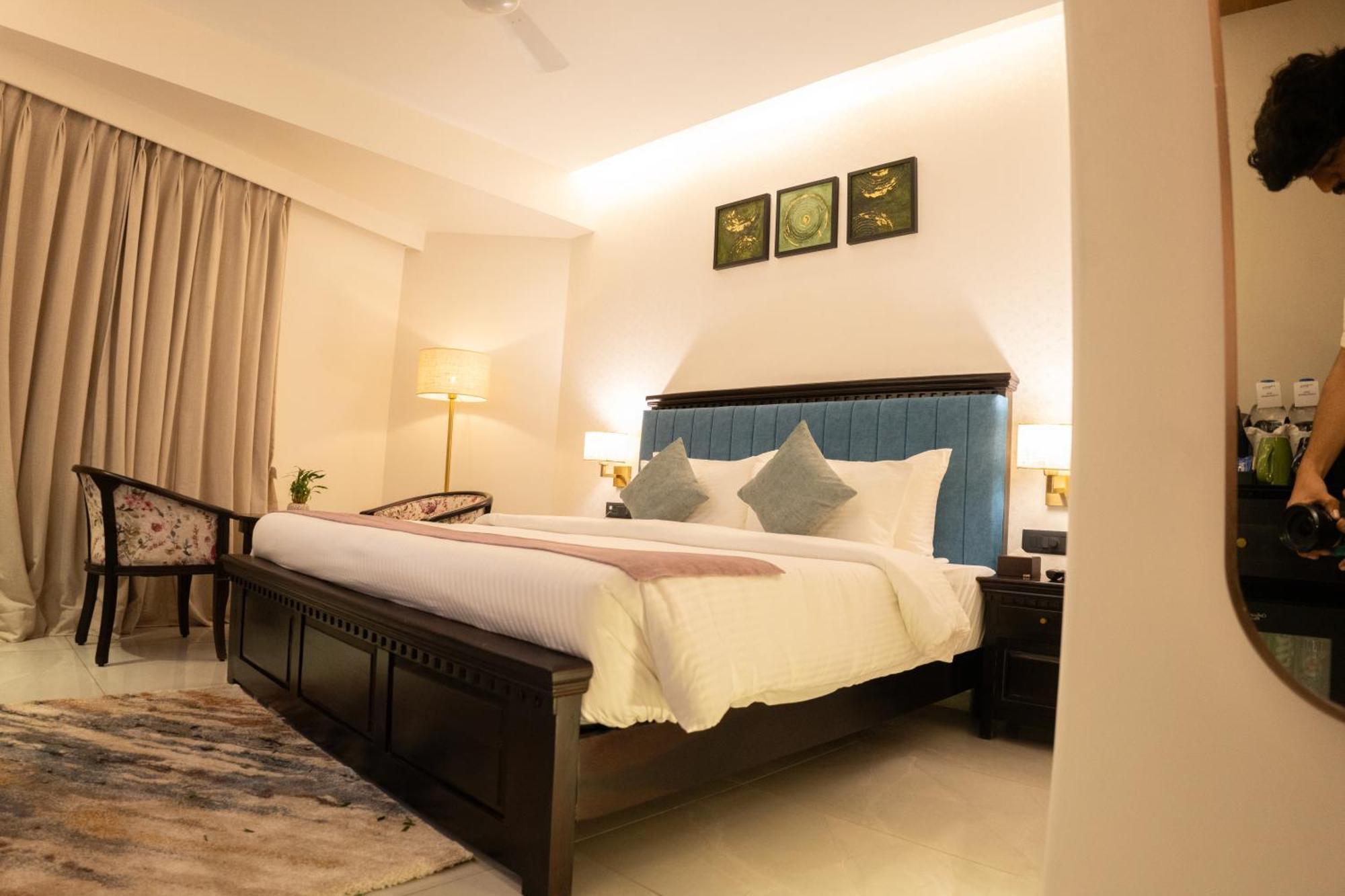 Pride Elite, Daman Hotel Kültér fotó