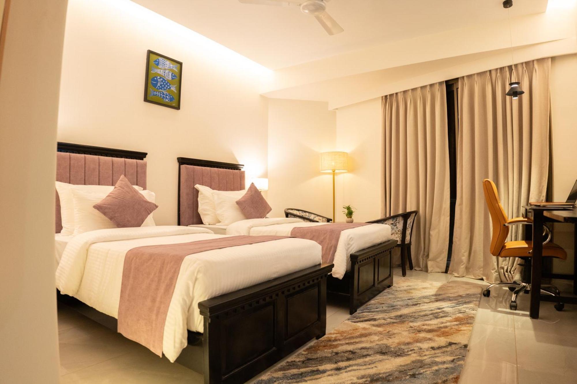 Pride Elite, Daman Hotel Kültér fotó