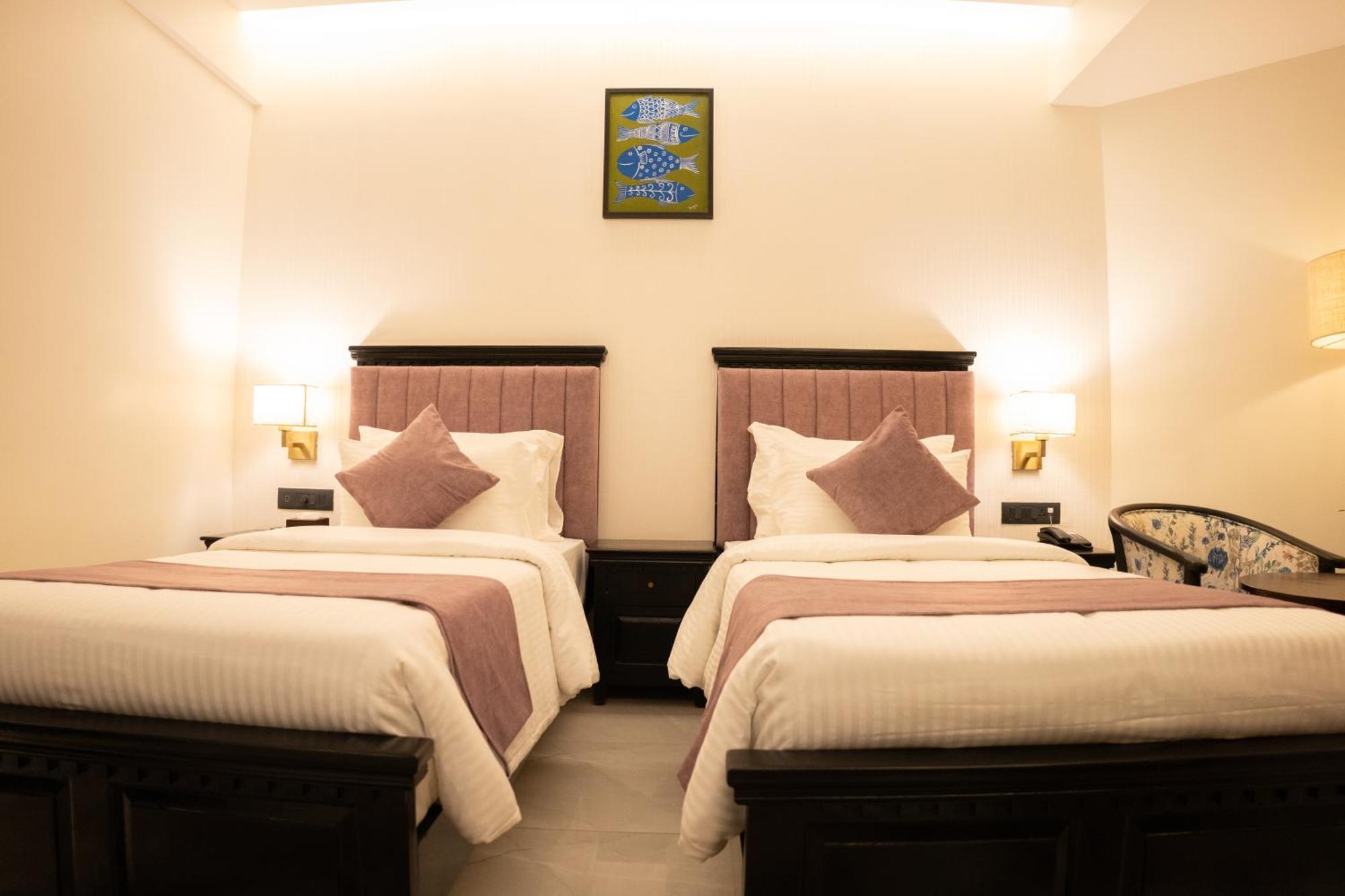 Pride Elite, Daman Hotel Kültér fotó
