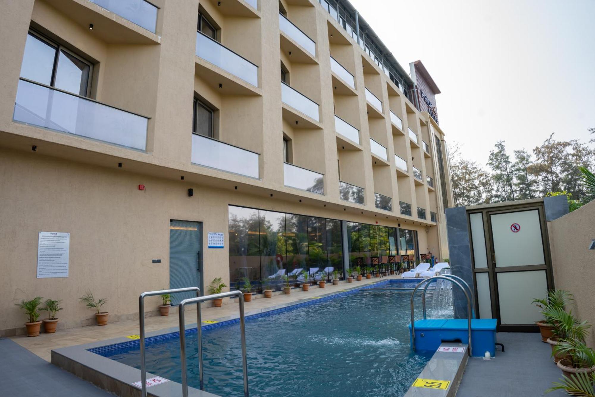 Pride Elite, Daman Hotel Kültér fotó