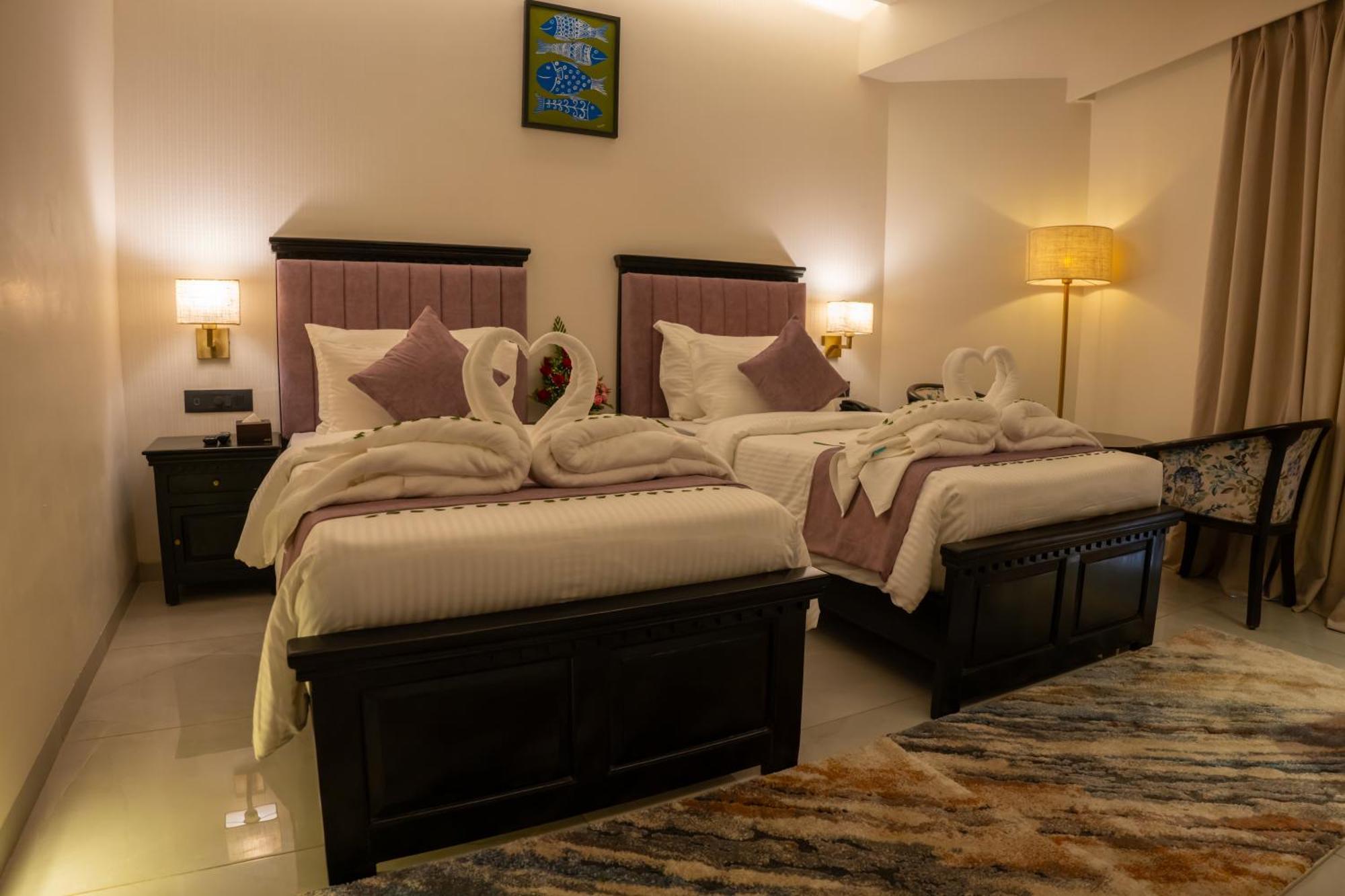 Pride Elite, Daman Hotel Kültér fotó