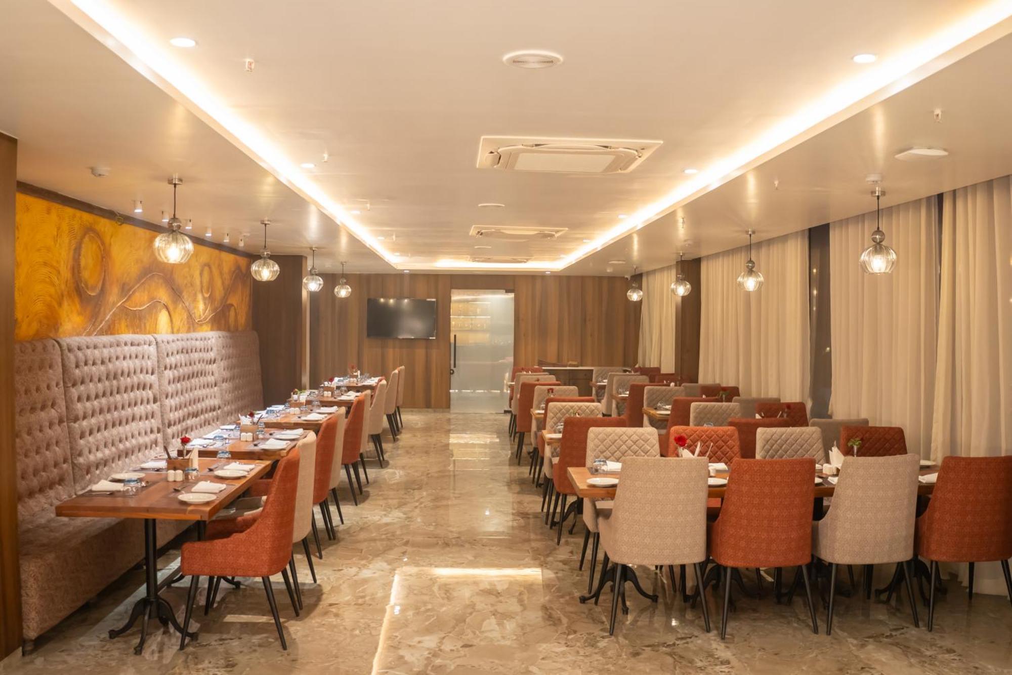 Pride Elite, Daman Hotel Kültér fotó